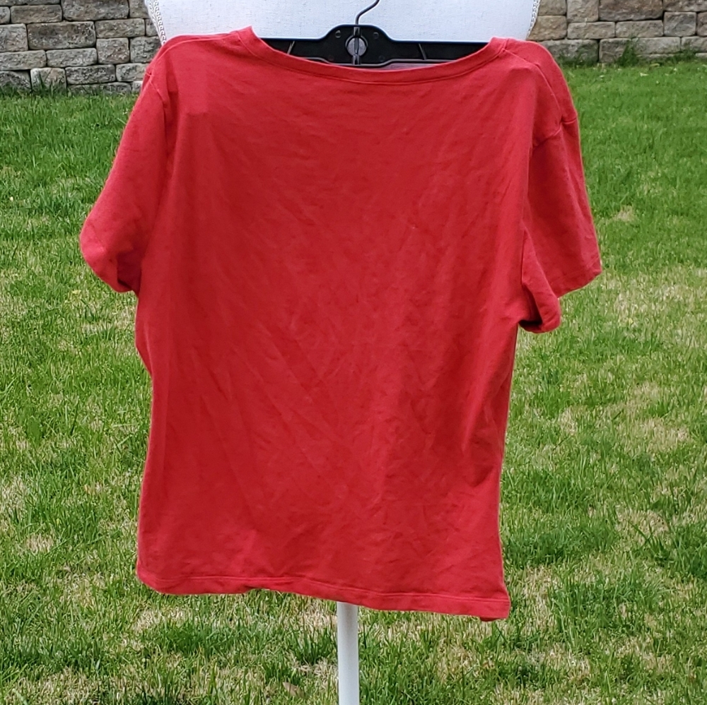 🌟 3 for $15 Deal! 🌟Red t-shirt M 8-10 - Picture 2 of 3